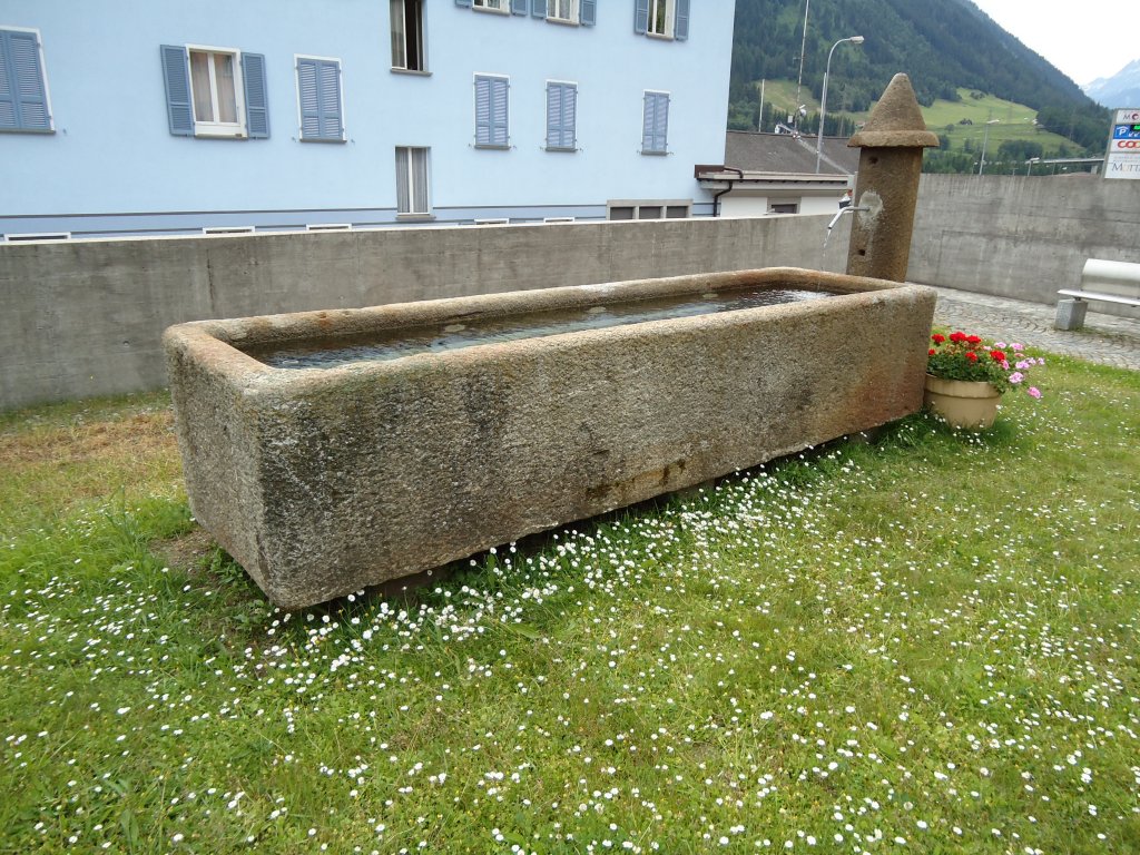 (127'571) - Brunnen in Airolo am 4. Juli 2010
