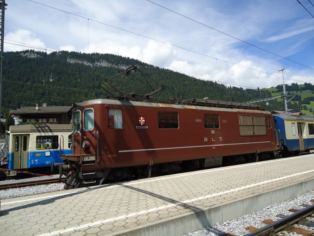 (128'042) - BLS Lokomotive - Nr. 161 - am 25. Juli 2010 im Bahnhof Zweisimmen