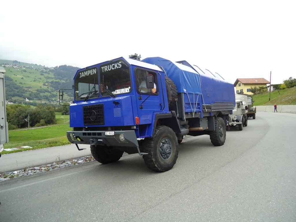 (129'923) - Jampen Trucks - SZ 96'926 - Saurer am 18. September 2010 in Castrisch, Schleps