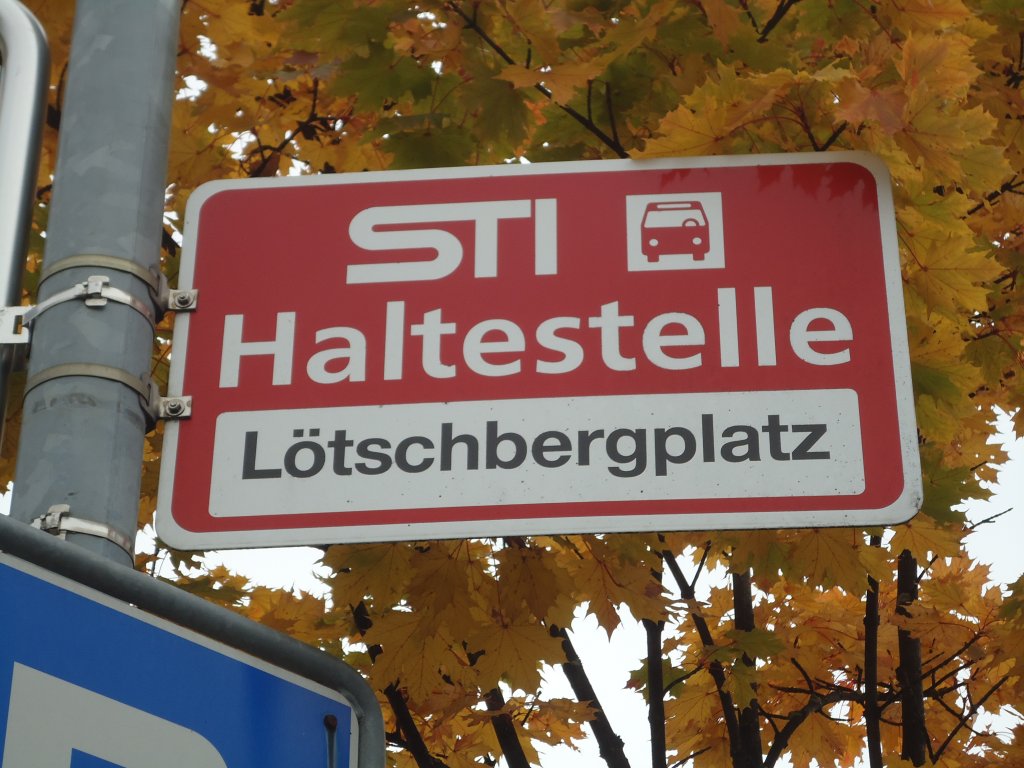 (130'308) - STI-Haltestelle - Spiez, Ltschbergplatz - am 11. Oktober 2010
