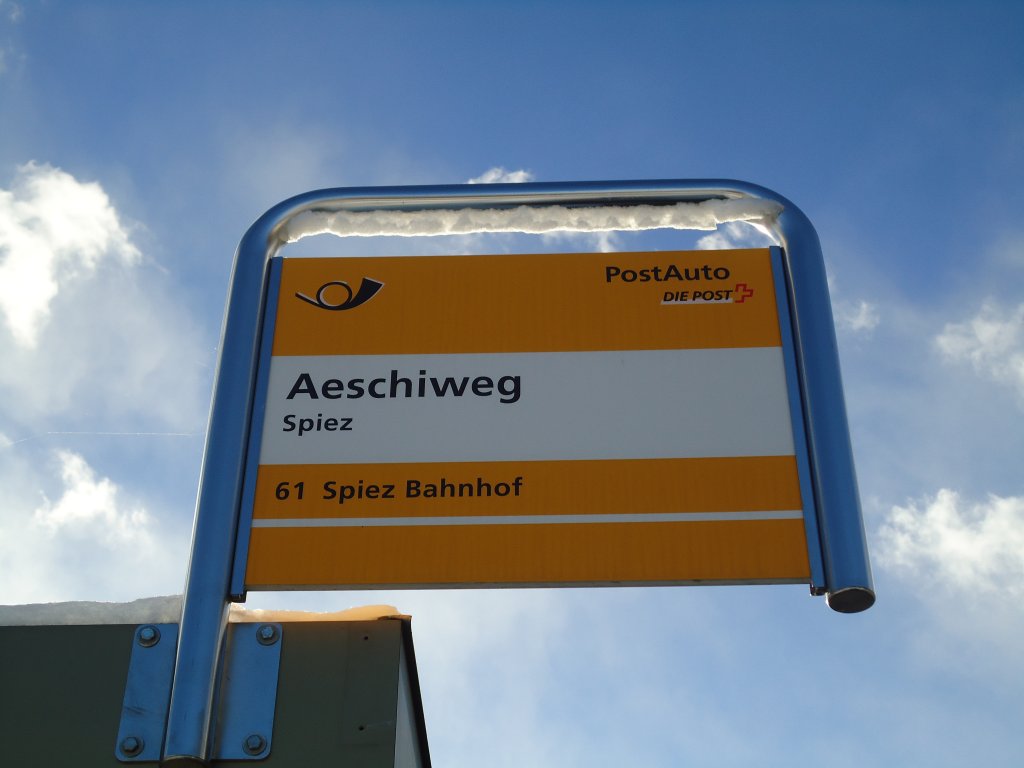 (131'142) - PostAuto-Haltestelle - Spiez, Aeschiweg - am 29. November 2010