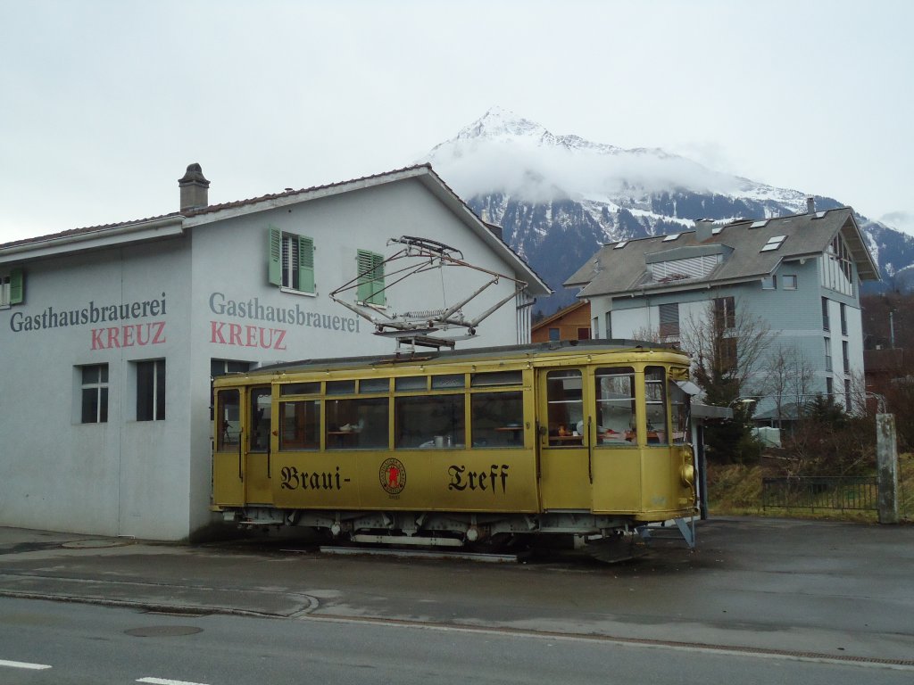 (132'289) - Ehemaliges VBZ-Tram - Nr. 1016 - am 9. Januar 2011 in Spiez, Restaurant Kreuz