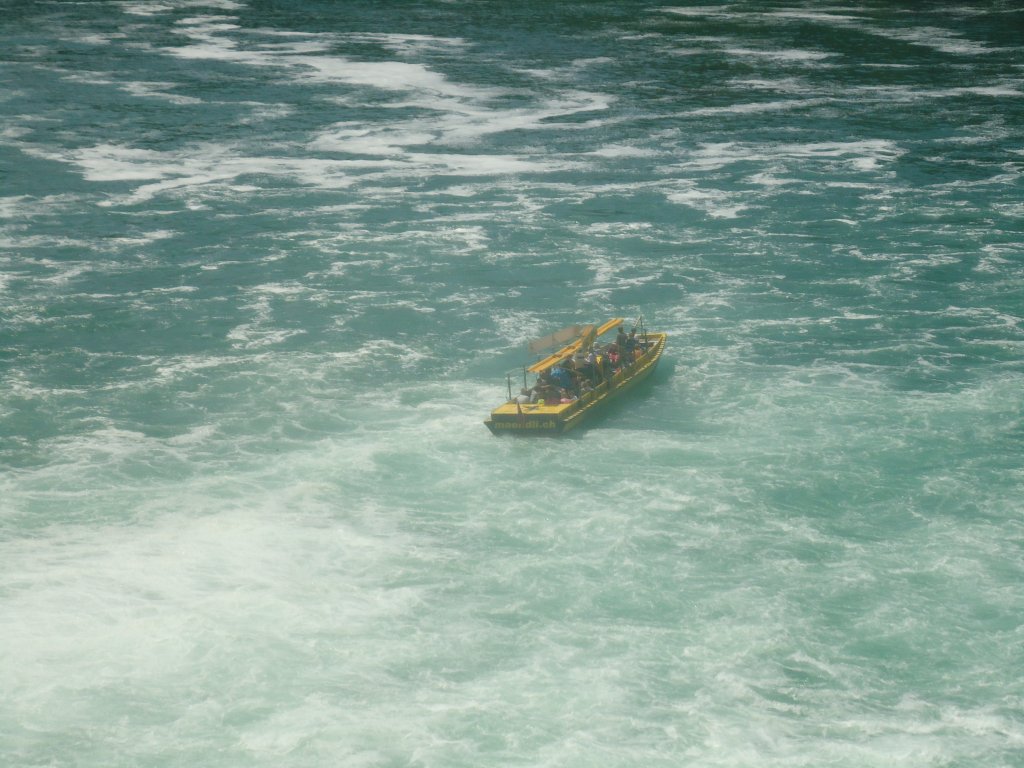 (133'780) - Ein Boot am Rheinfall am 23. Mai 2011 bei Neuhausen