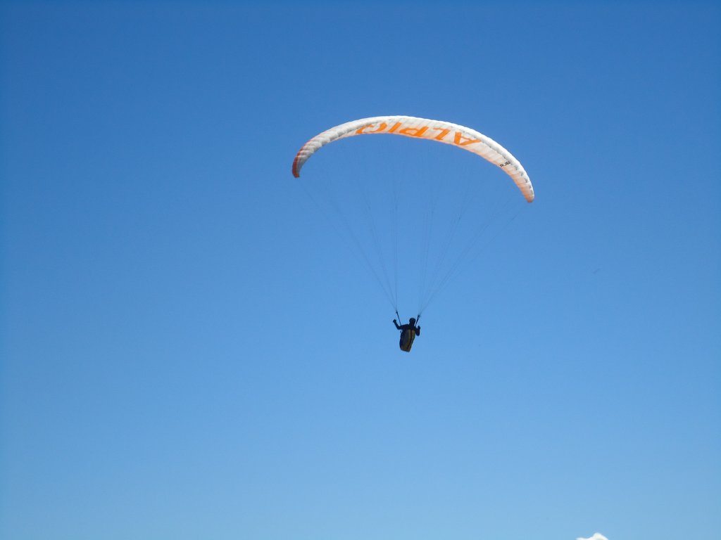 (134'490) - Ein Base-Jumper im Stockhorngebiet am 26. Juni 2011