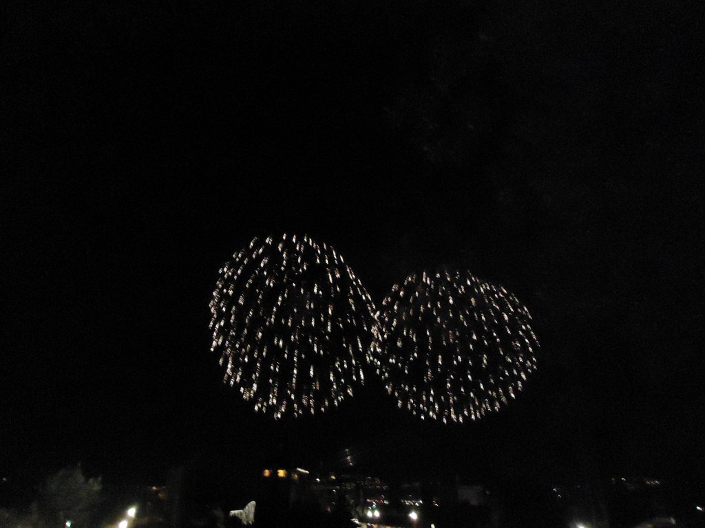 (135'358) - Feuerwerk in Le Bouveret am 31. Juli 2011