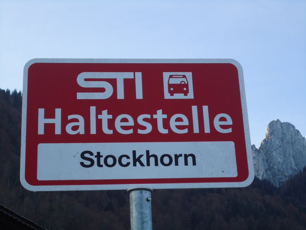(136'841) - STI-Haltestelle - Niederstocken, Stockhorn - am 22. November 2011
