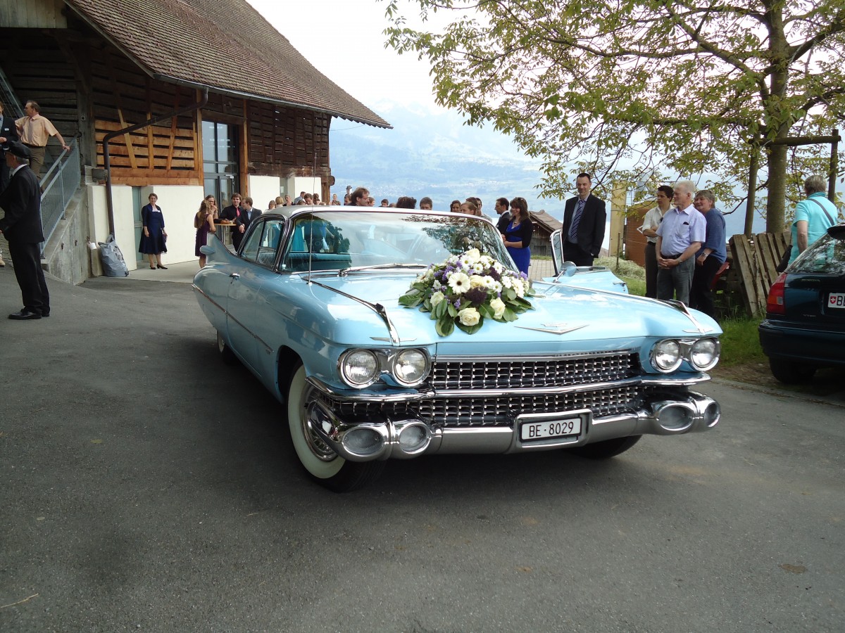 (144'844) - Cadillac - BE 8029 - am 8. Juni 2013 in Sigriswil, Kirche
