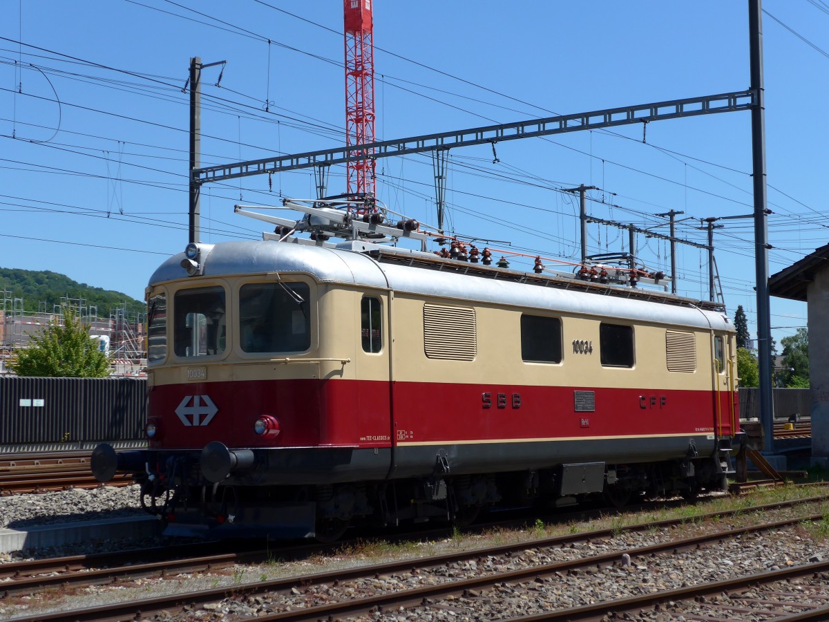 (150'698) - SBB-Lokomotive - Nr. 10'034 - am 18. Mai 2014 im Bahnhof Sissach