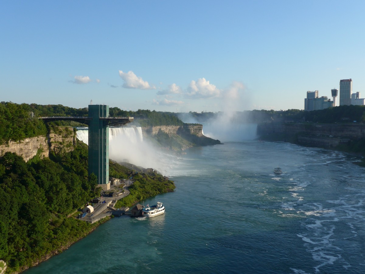 (152'841) - Die Niagara Falls von der Rainbow Brcke aus am 15. Juli 2014 in Niagara Falls/USA und Clifton Hill/Kanada