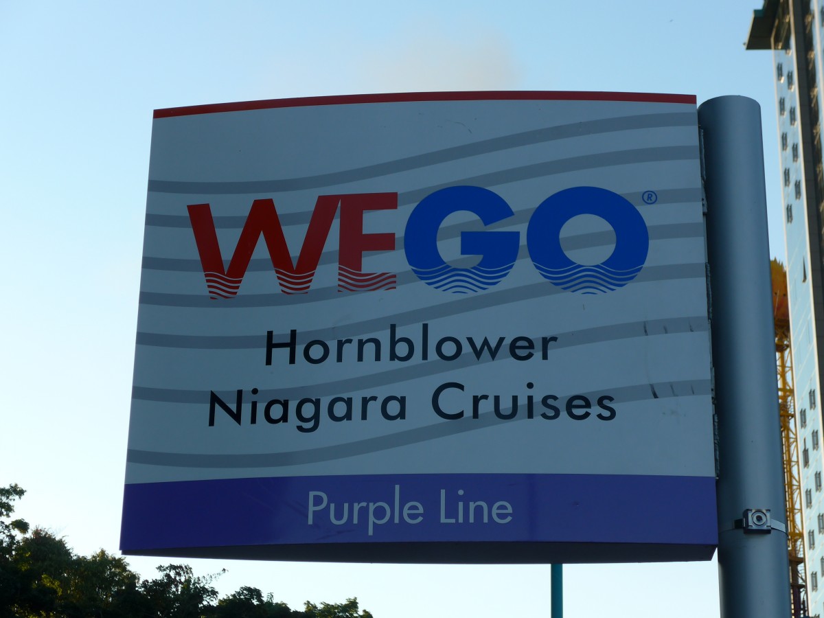 (152'871) - Bus-Haltestelle - Clifton Hill, Hornblower Niagara Cruises - am 15. Juli 2014