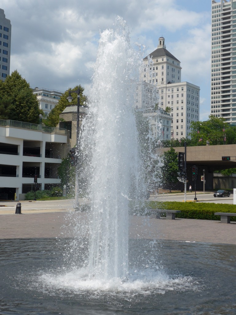 (153'041) - Springbrunnen in Milwaukee am 17. Juli 2014