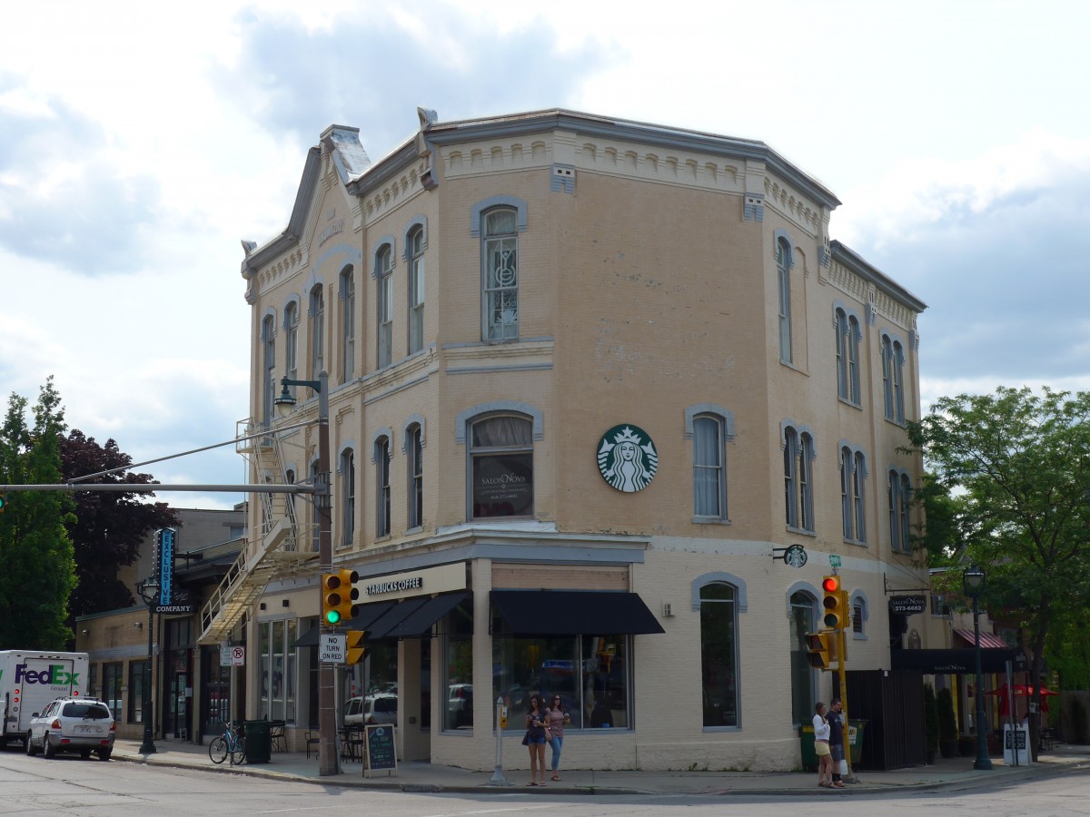 (153'075) - Das Starbucks Coffee am 17. Juli 2014 in Milwaukee