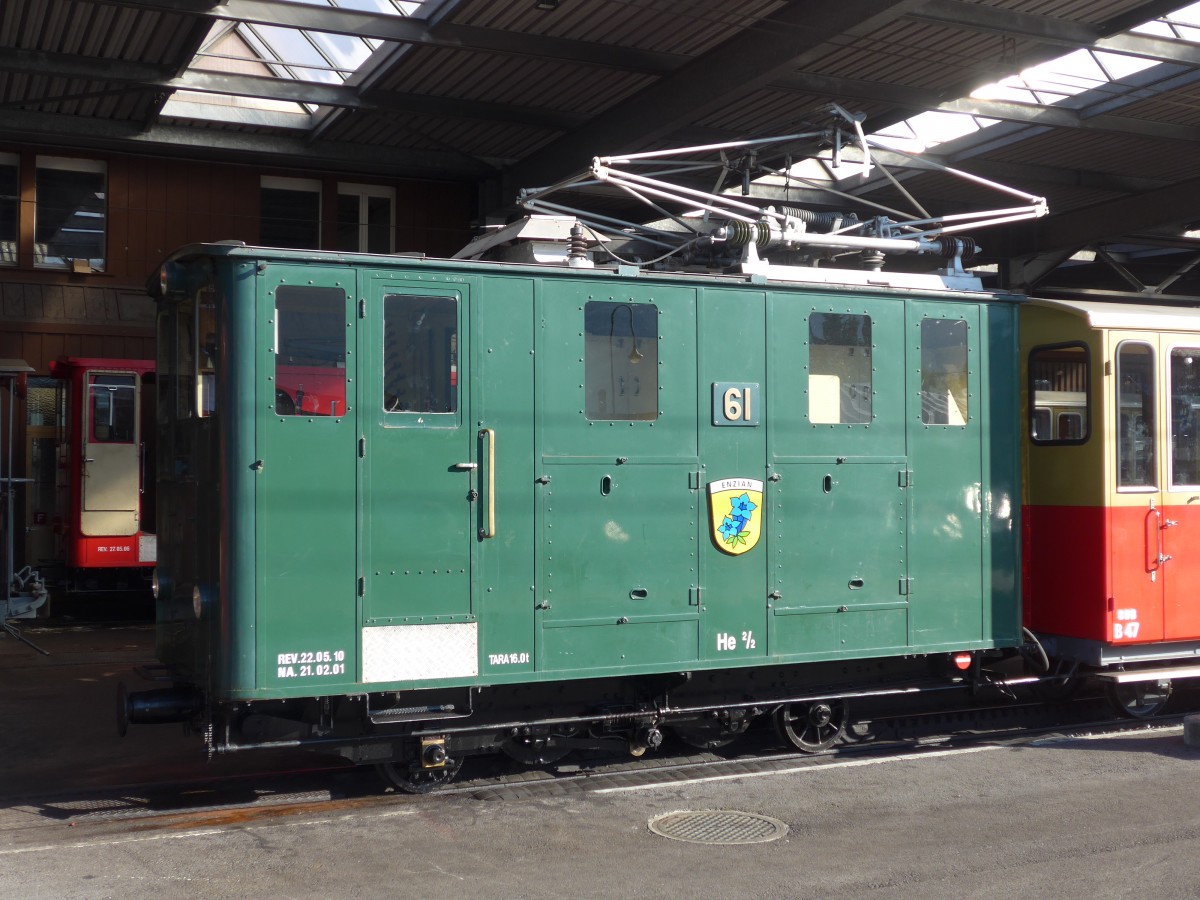 (155'338) - SPB-Lokomotive - Nr. 61 - am 23. September 2014 im Bahnhof Wilderswil