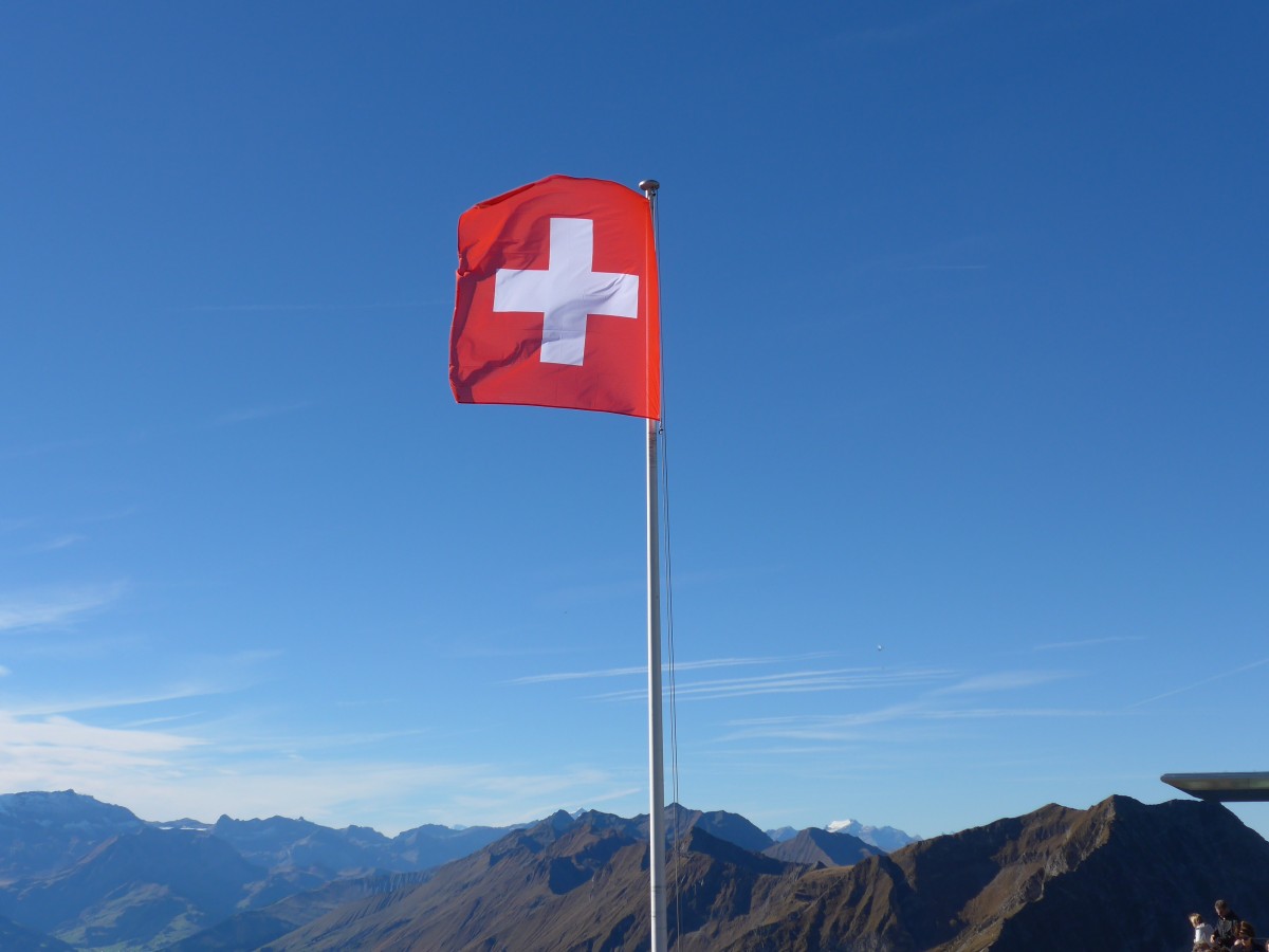 (155'811) - Schweizerfahne auf dem Niesen am 19. Oktober 2014