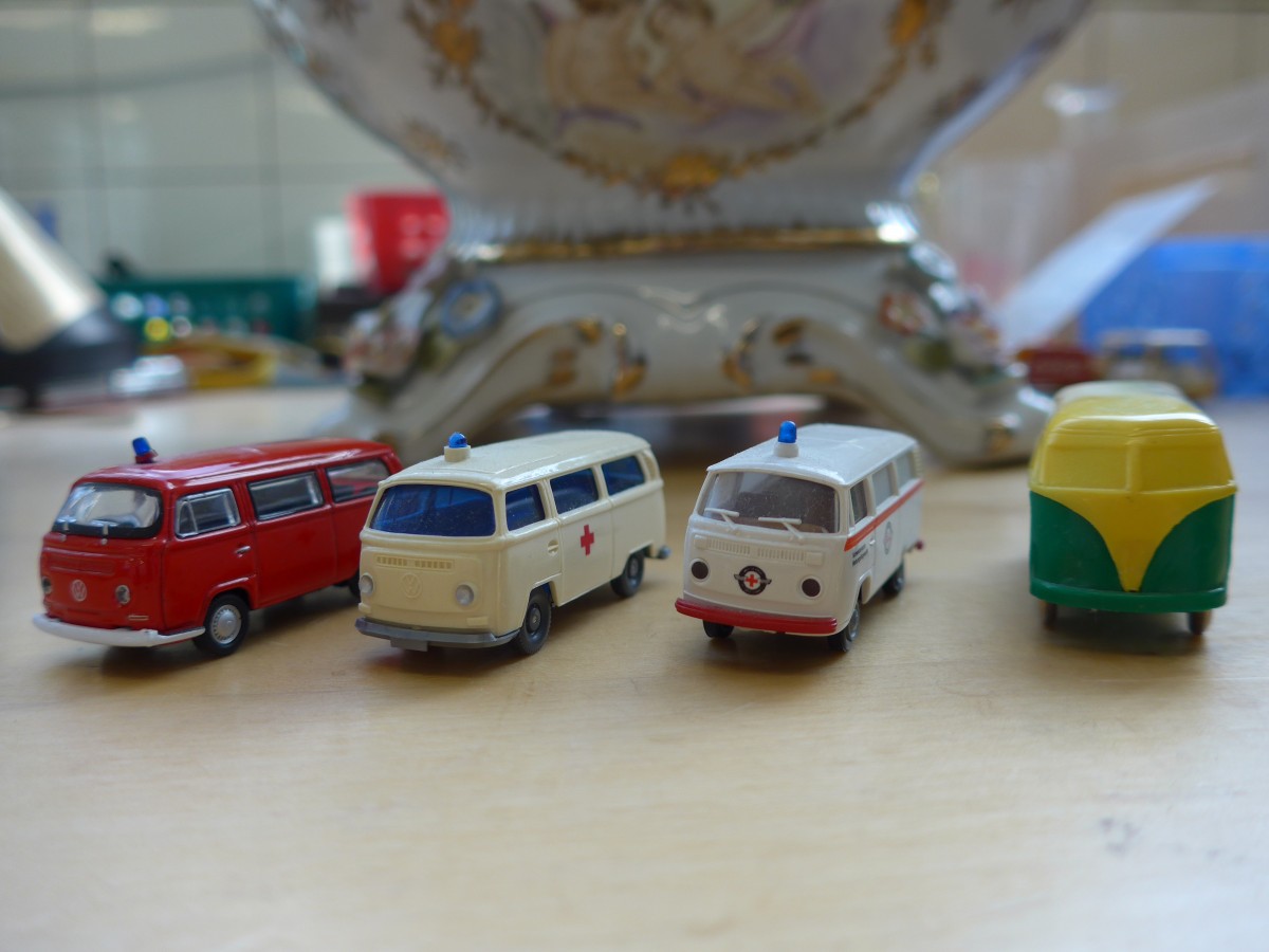 (155'899) - VW-Busmodelle am 20. Oktober 2014 im BrockiShop