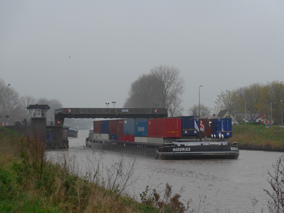 (156'597) - Frachtschiff Nadorias am 18. November 2014 bei Zuidhorn