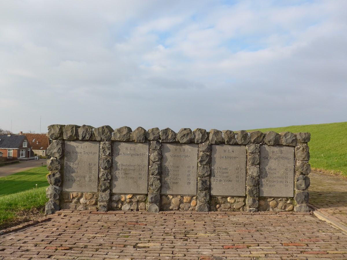 (156'825) - Gedenksttte fr verunfallte Seeleute am 19. November 2014 in Moddergat