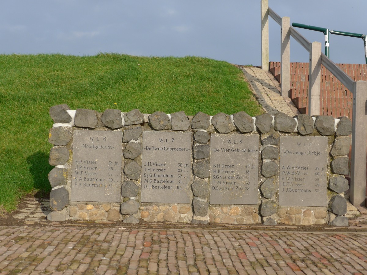 (156'826) - Gedenksttte fr verunfallte Seeleute am 19. November 2014 in Moddergat