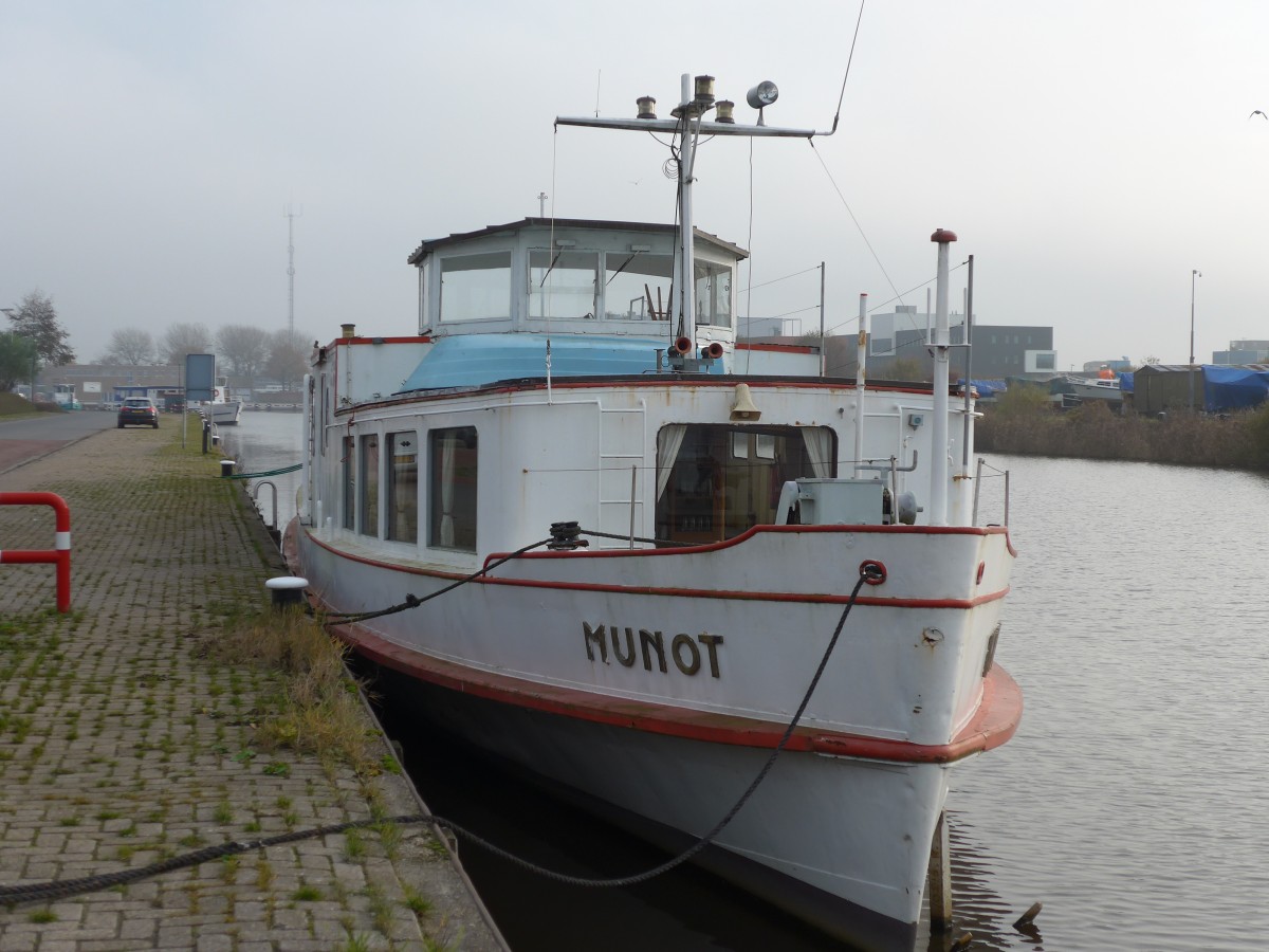 (156'964) - Das Motorschiff Munot am 20. November 2014 in Drachten