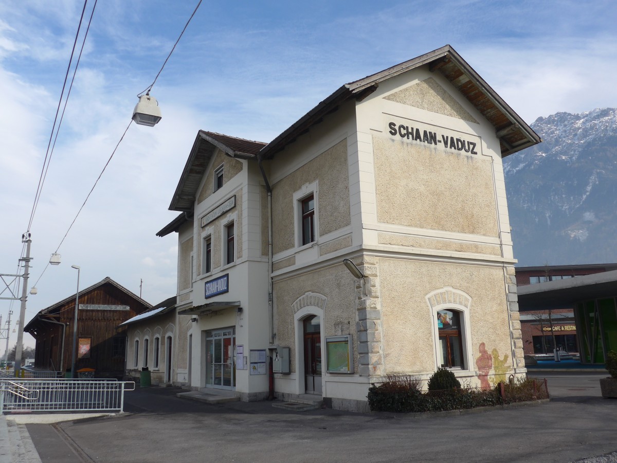 (158'737) - Der Bahnhof Schaan-Vaduz am 14. Februar 2015 in Schaan