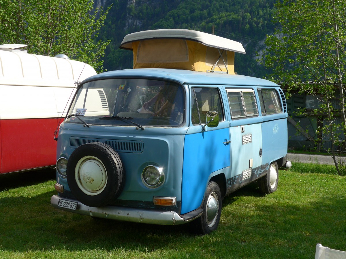 (160'246) - VW-Bus - BE 228'873 - am 9. Mai 2015 in Brienz, Camping Aaregg