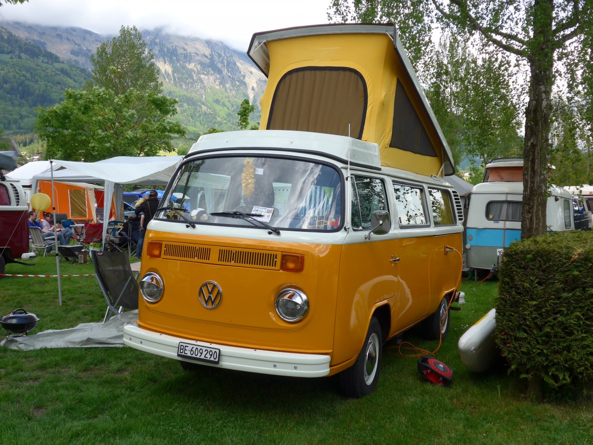 (160'277) - VW-Bus - BE 609'290 - am 9. Mai 2015 in Brienz, Camping Aaregg