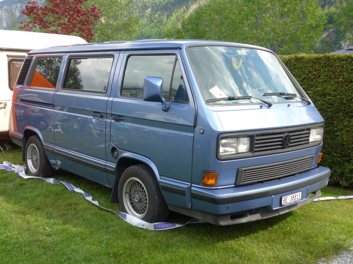 (160'302) - VW-Bus - BE 38'813 - am 9. Mai 2015 in Brienz, Camping Aaregg