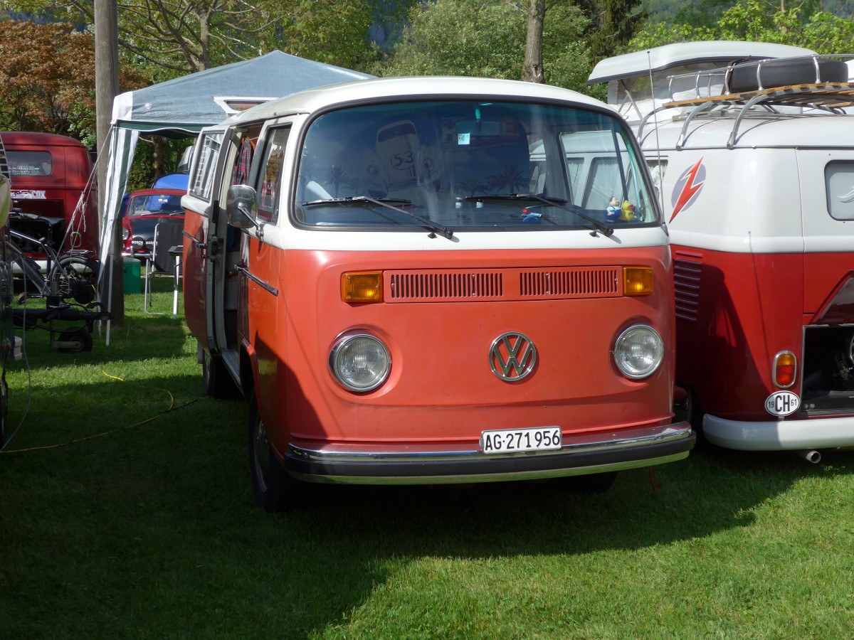 (160'342) - VW-Bus - AG 271'956 - am 9. Mai 2015 in Brienz, Camping Aaregg