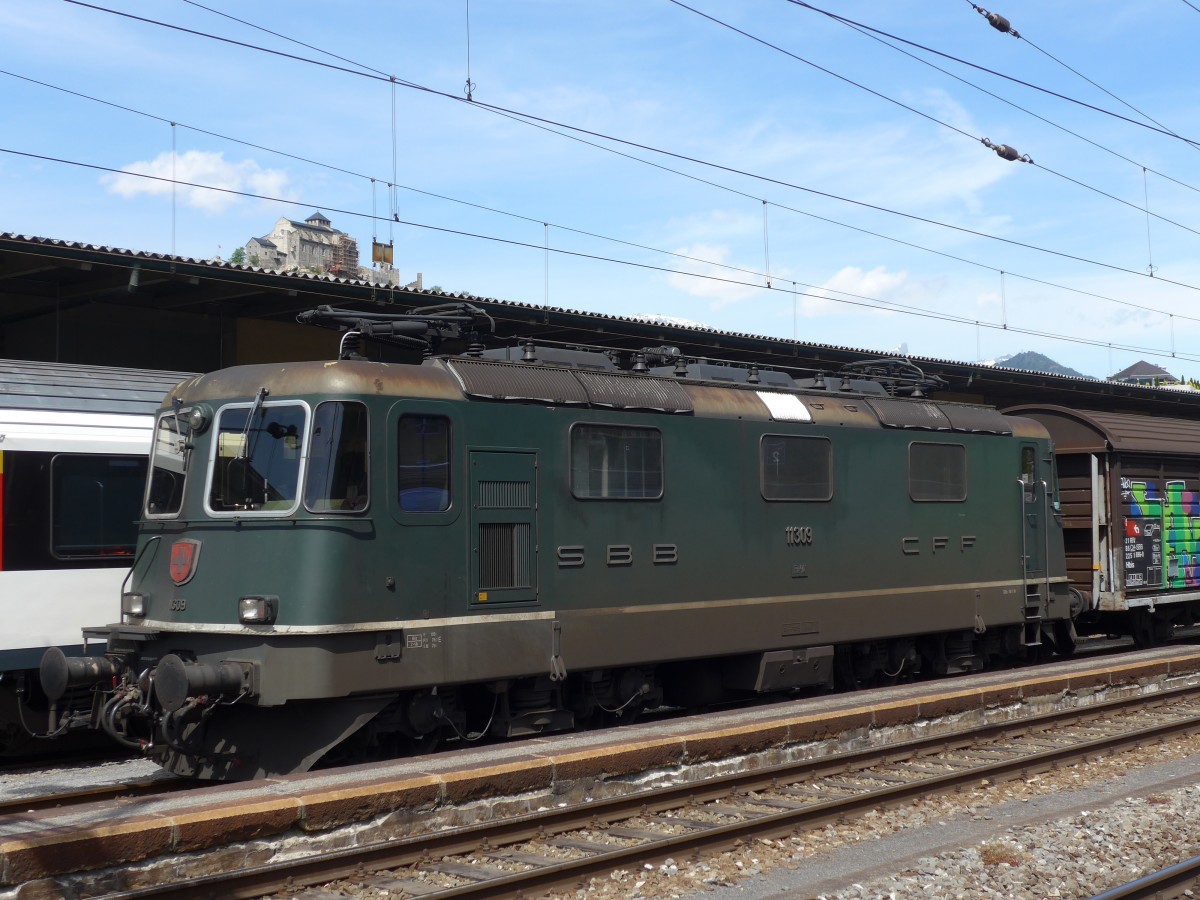 (160'454) - SBB-Lokomotive - Nr. 11'309 - am 10. Mai 2015 im Bahnhof Sion
