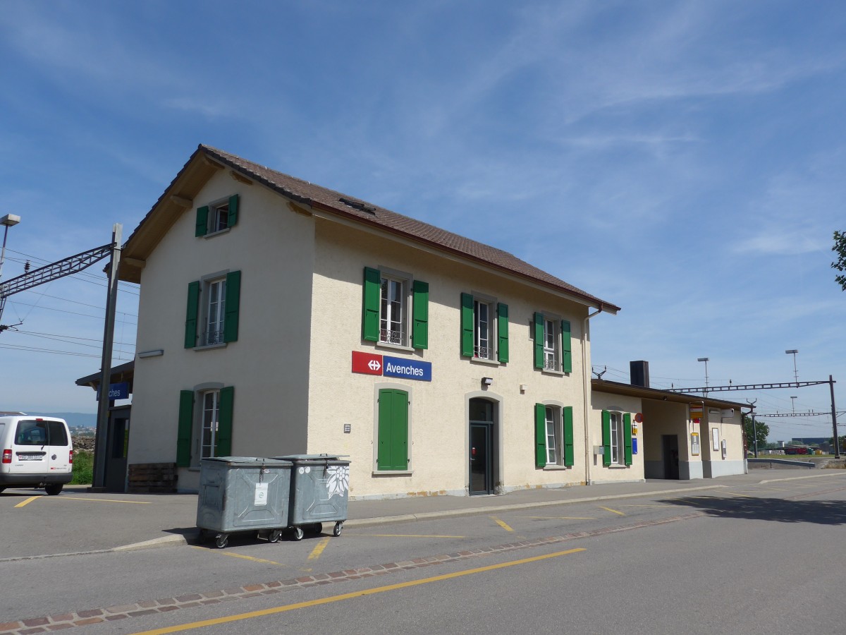 (161'258) - Der Bahnhof von Avenches am 28. Mai 2015