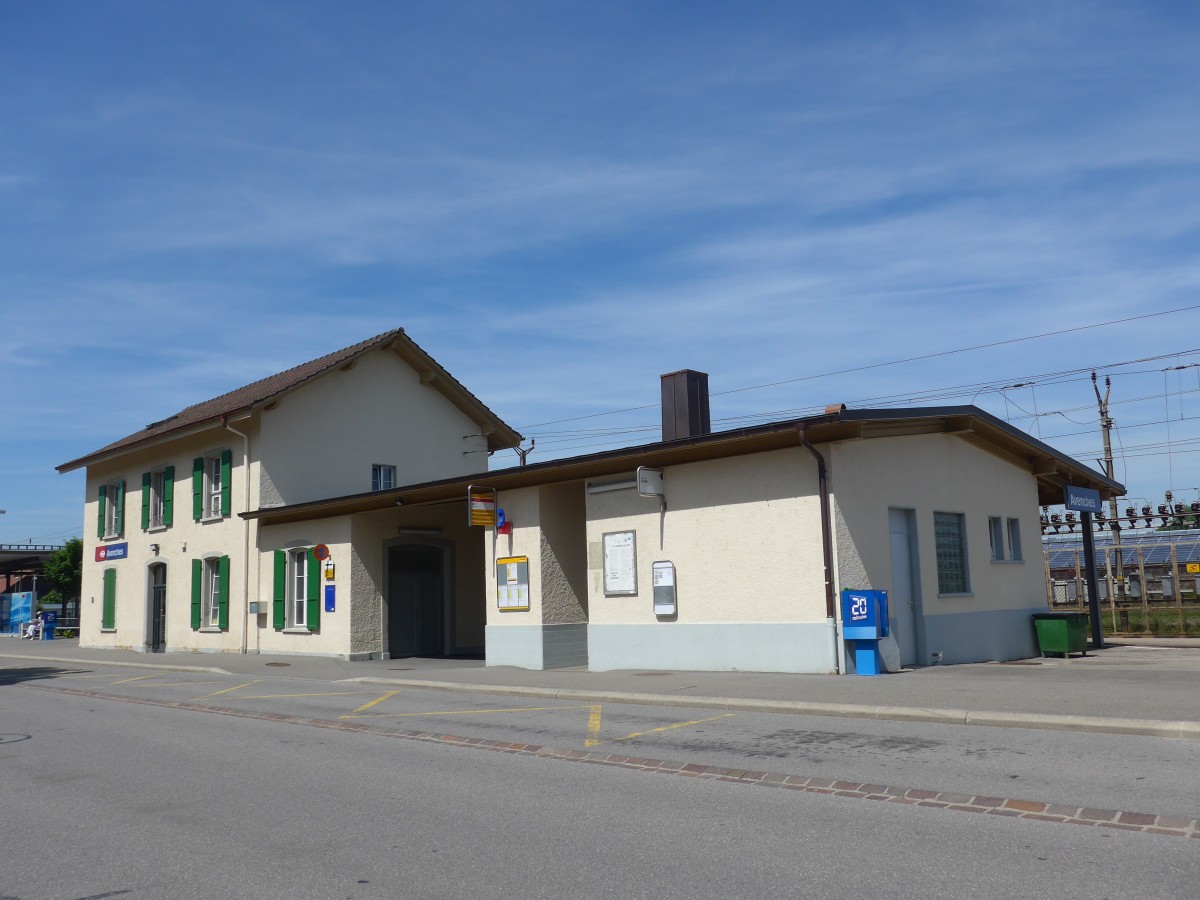 (161'260) - Der Bahnhof von Avenches am 28. Mai 2015