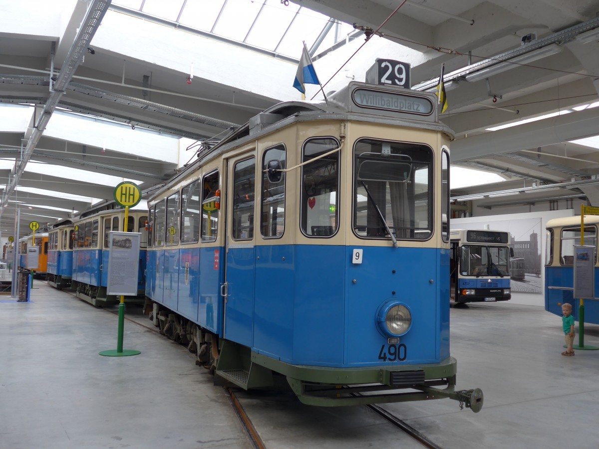 (162'824) - MVG-Tram - Nr. 490 - am 28. Juni 2015 in Mnchen, MVG-Museum