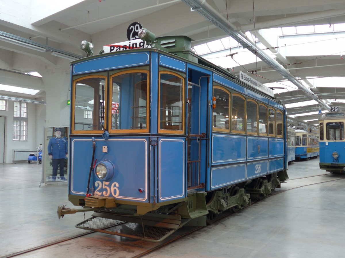 (162'831) - MVG-Tram - Nr. 256 - am 28. Juni 2015 in Mnchen, MVG-Museum