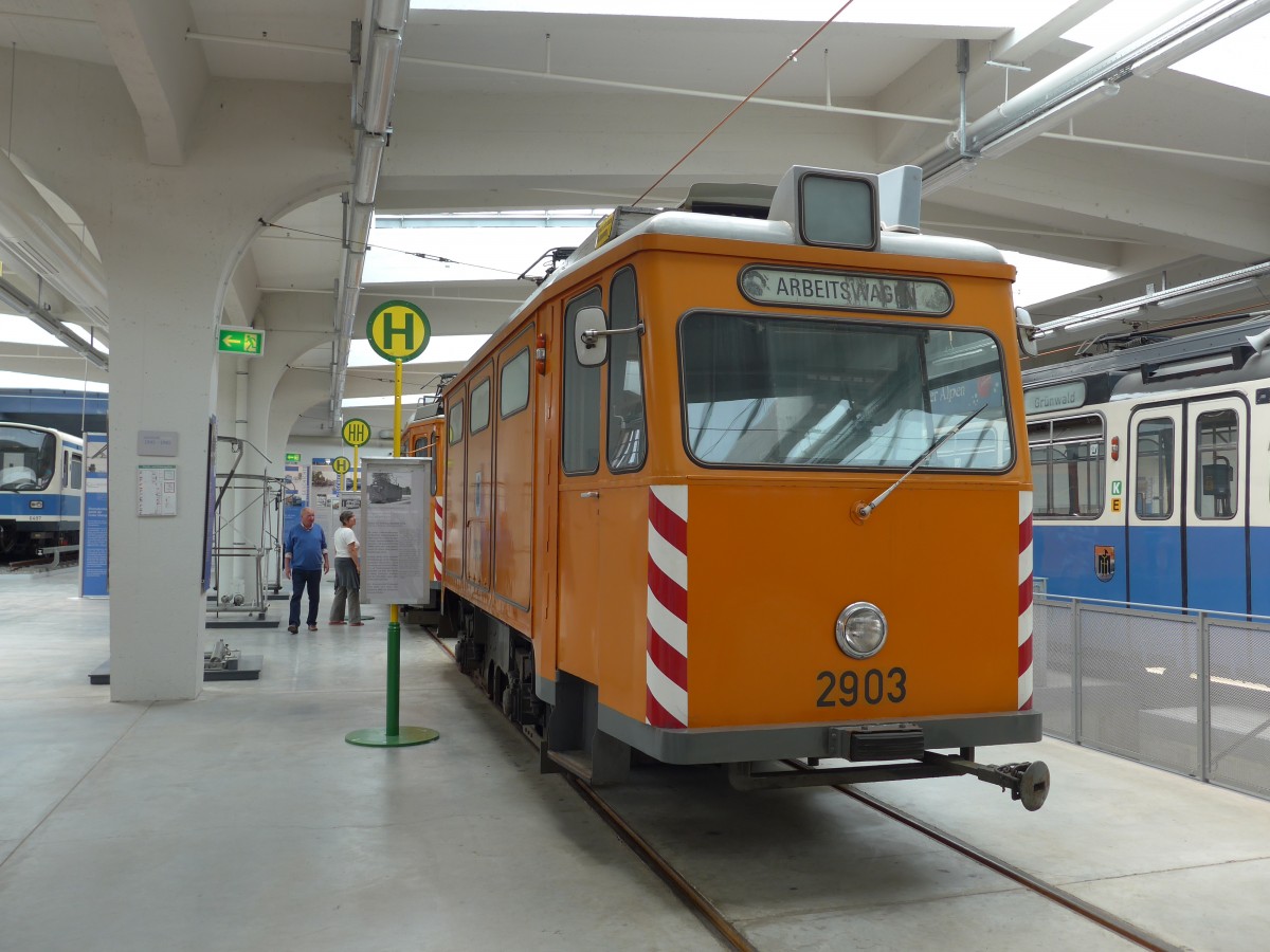 (162'835) - MVG-Tram - Nr. 2903 - am 28. Juni 2015 in Mnchen, MVG-Museum
