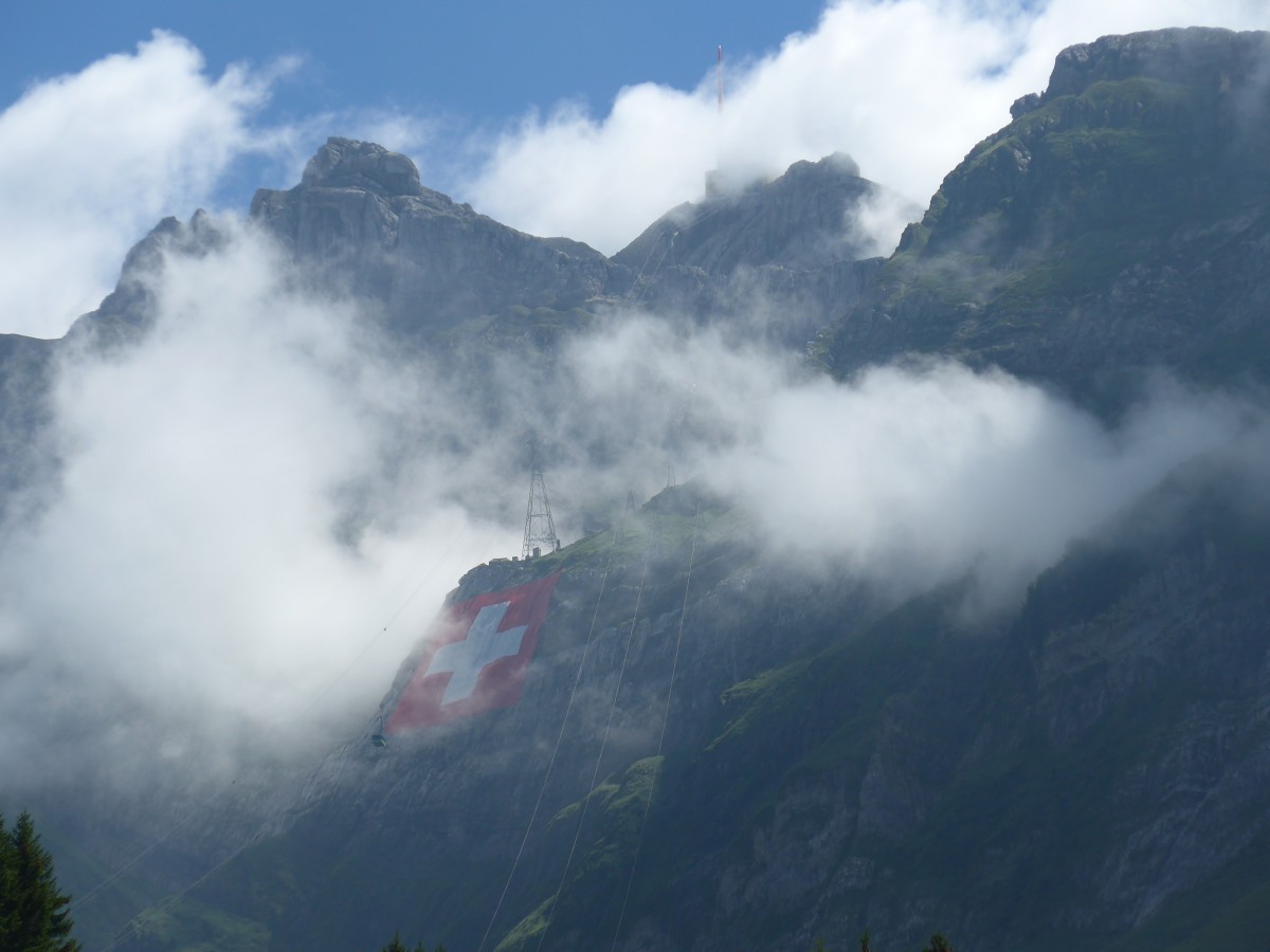(163'254) - Die grsste Schweizerfahne (80 x 80 m) der Welt am 2. August 2015 am Sntis von der Schwgalp aus