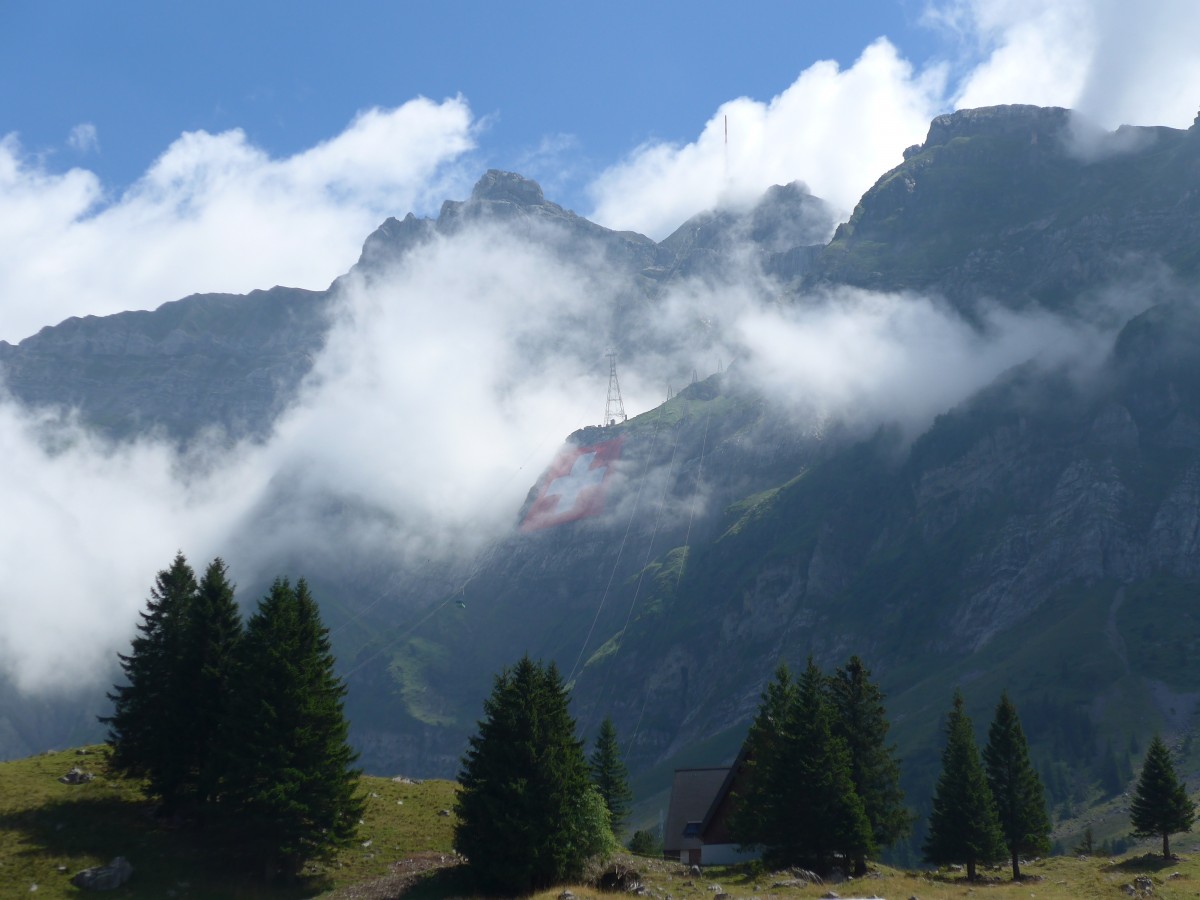 (163'256) - Die grsste Schweizerfahne (80 x 80 m) der Welt am 2. August 2015 am Sntis von der Schwgalp aus