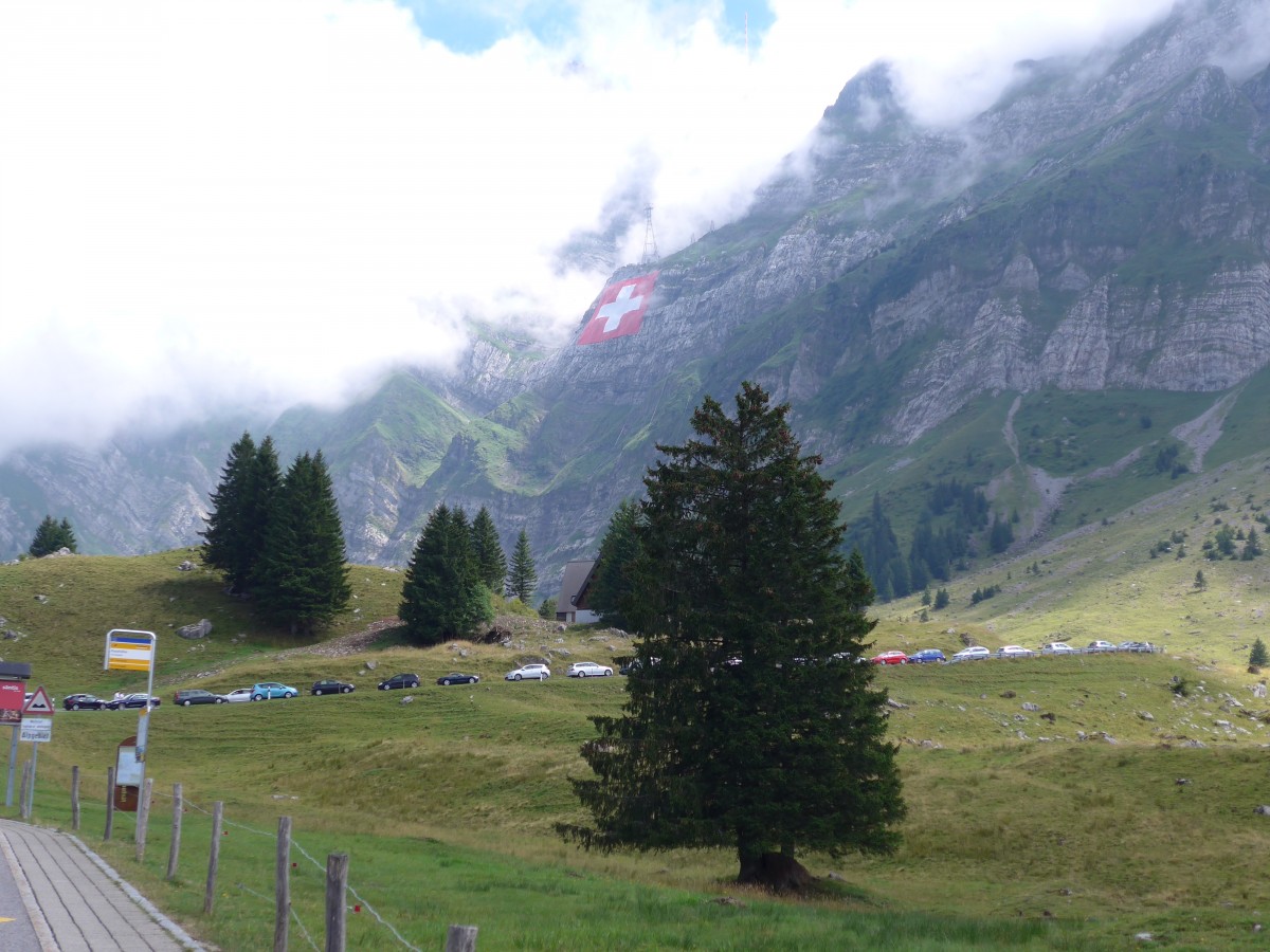 (163'266) - Die grsste Schweizerfahne (80 x 80 m) der Welt am 2. August 2015 am Sntis von der Schwgalp aus