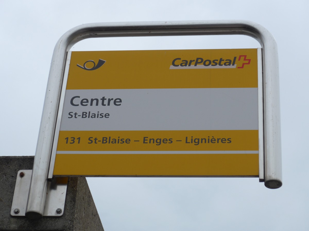 (164'833) - PostAuto-Haltestelle - St-Blaise, Centre - am 15. September 2015