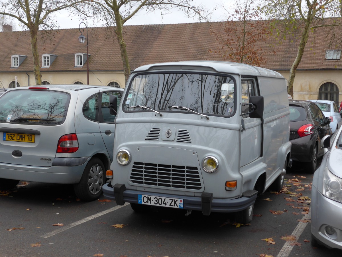 (167'211) - Renault - CM 304 ZK - am 17. November 2015 in Versailles, Chteau