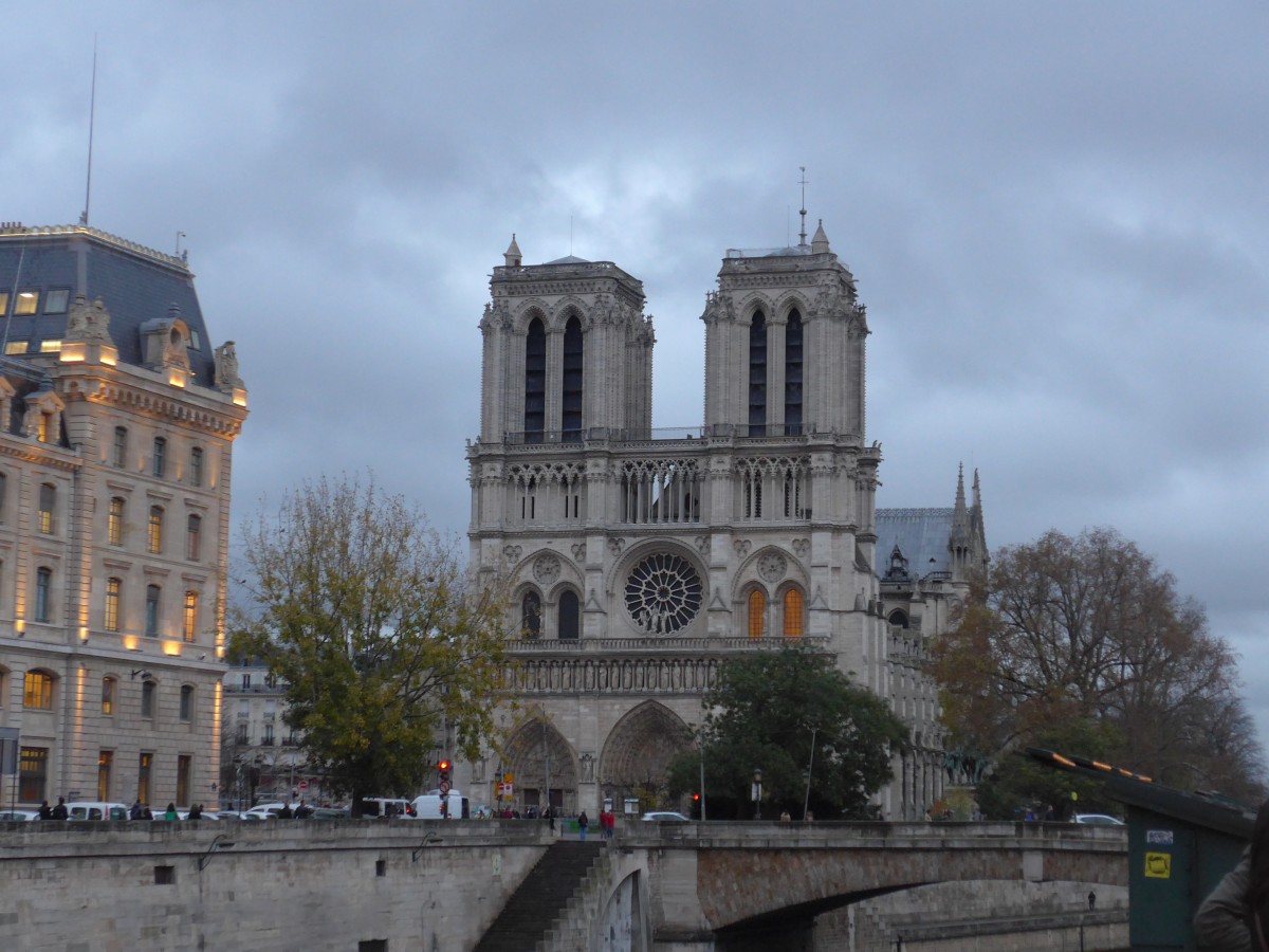 (167'237) - Die Notre Dame am 17. November 2015 in Paris