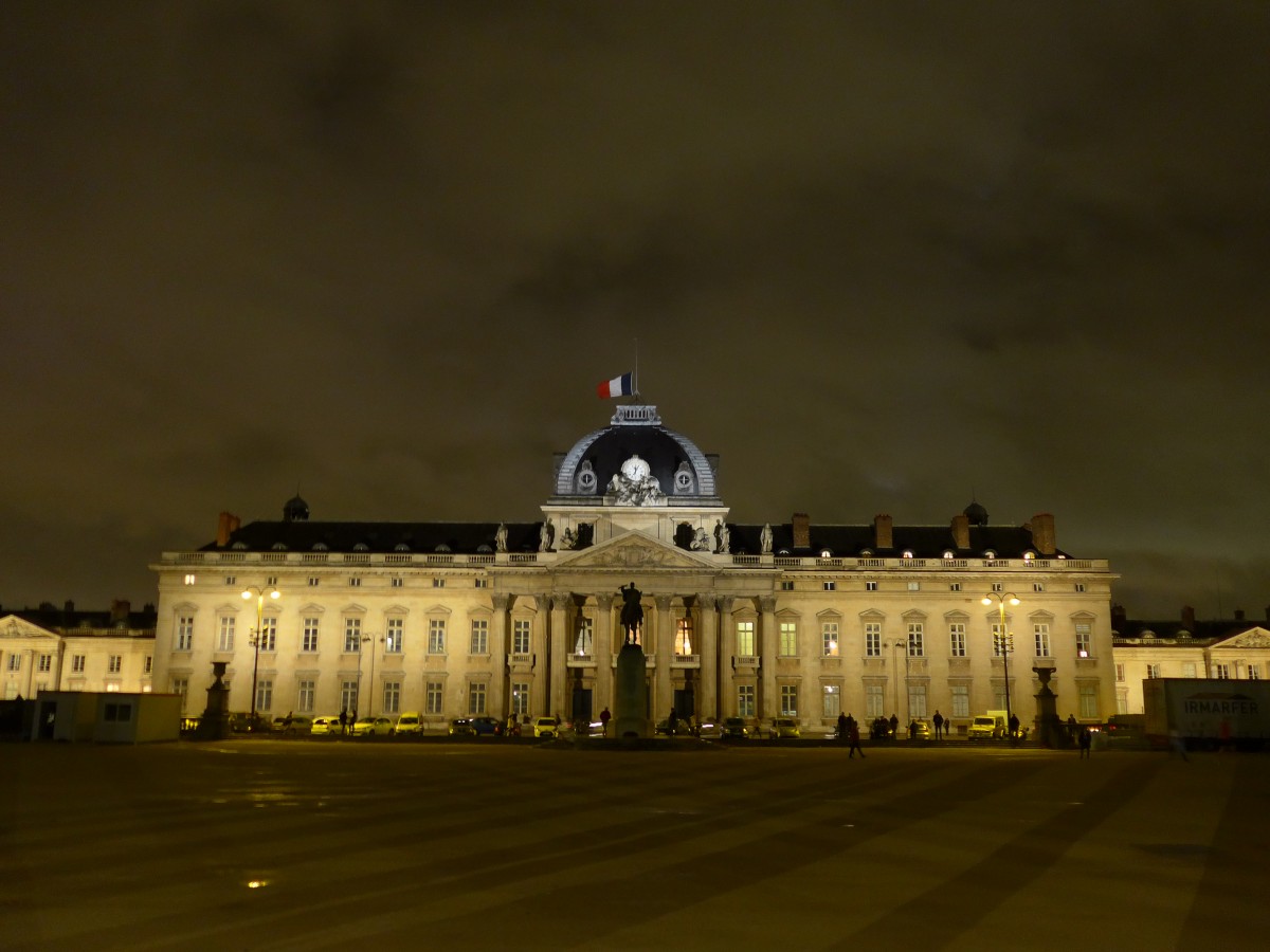 (167'273) - Die Militrschule am 17. November 2015 in Paris