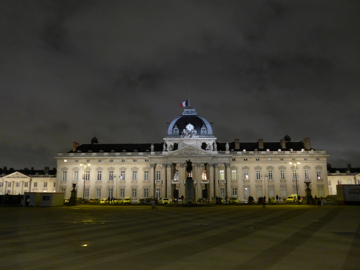 (167'274) - Die Militrschule am 17. November 2015 in Paris