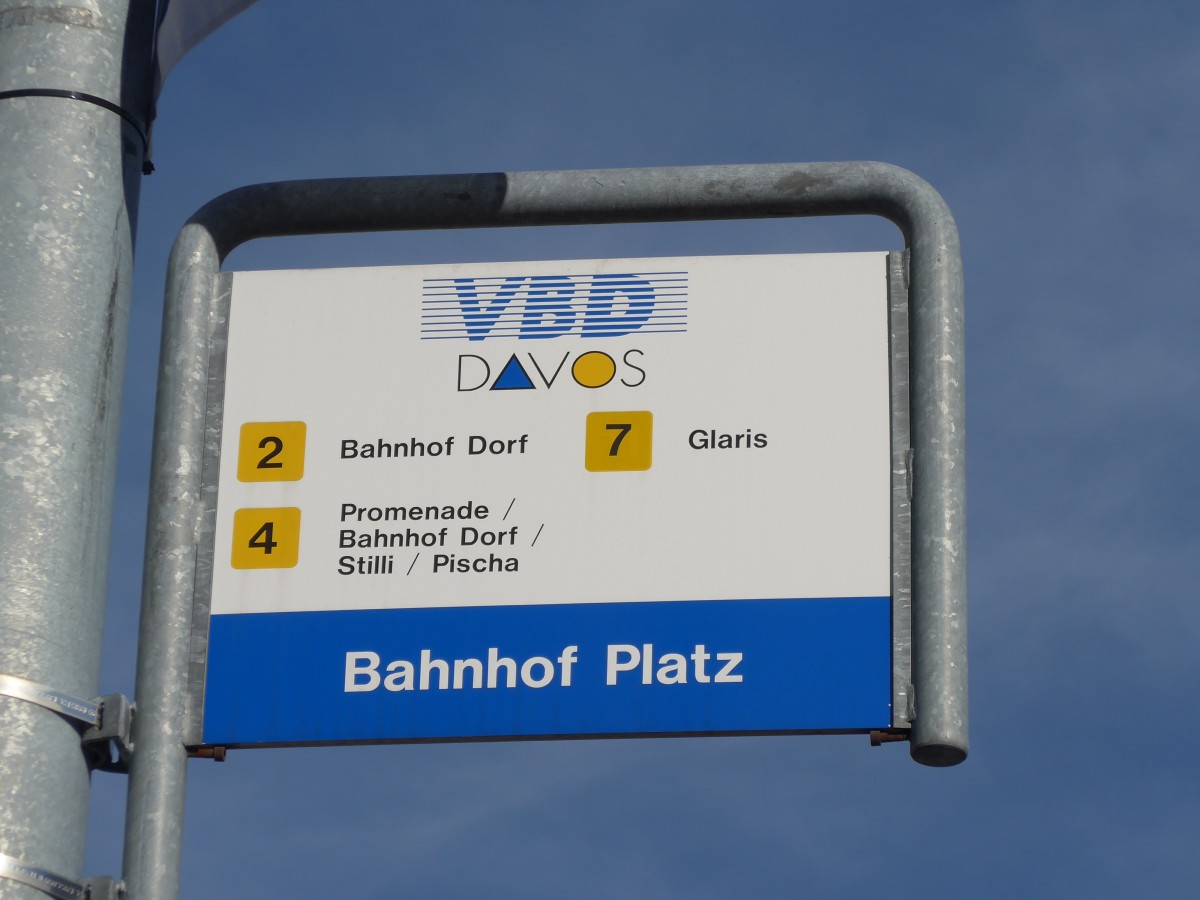(167'824) - VBD-Haltestelle - Davos, Bahnhof Platz - am 19. Dezember 2015