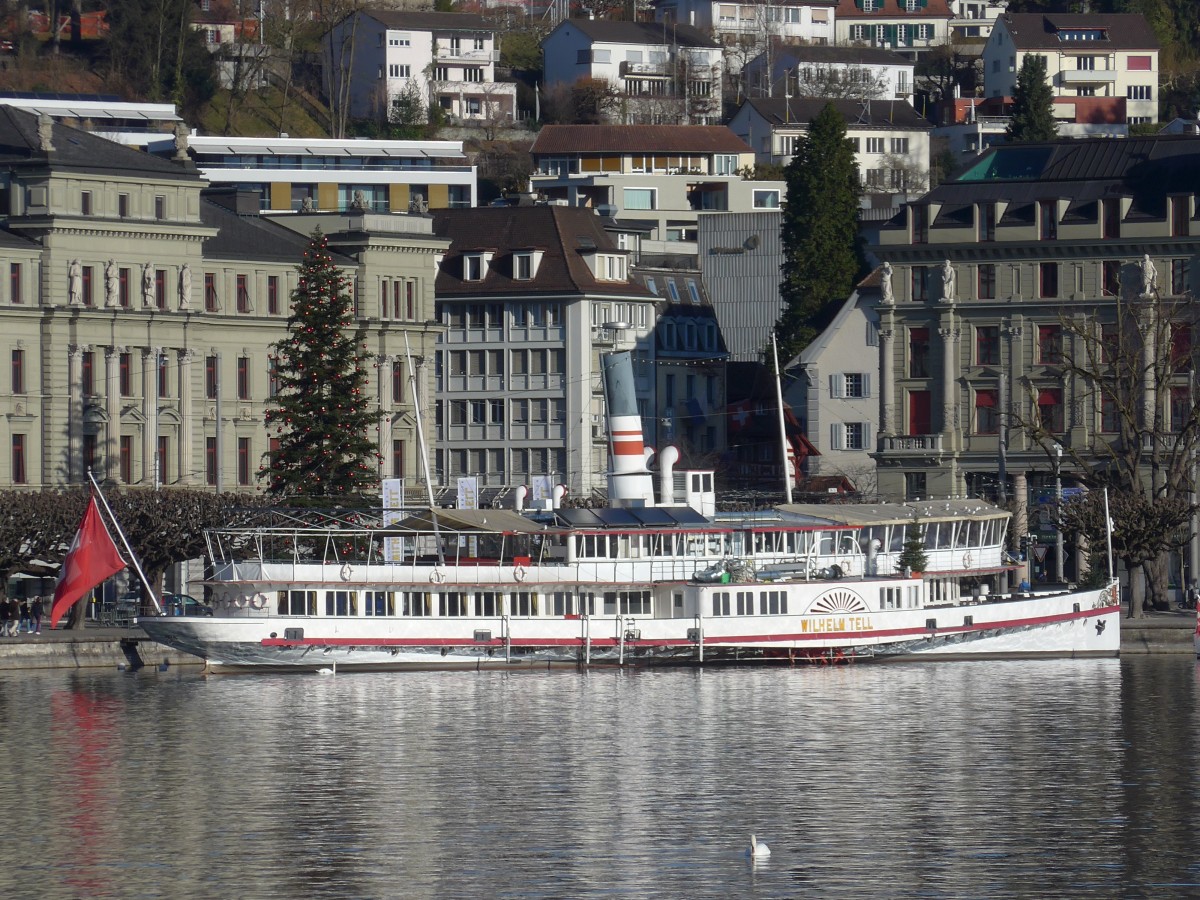 (167'933) - Dampfschiff Wilhelm Tell am 25. Dezember 2015 an der Schifflndte in Luzern