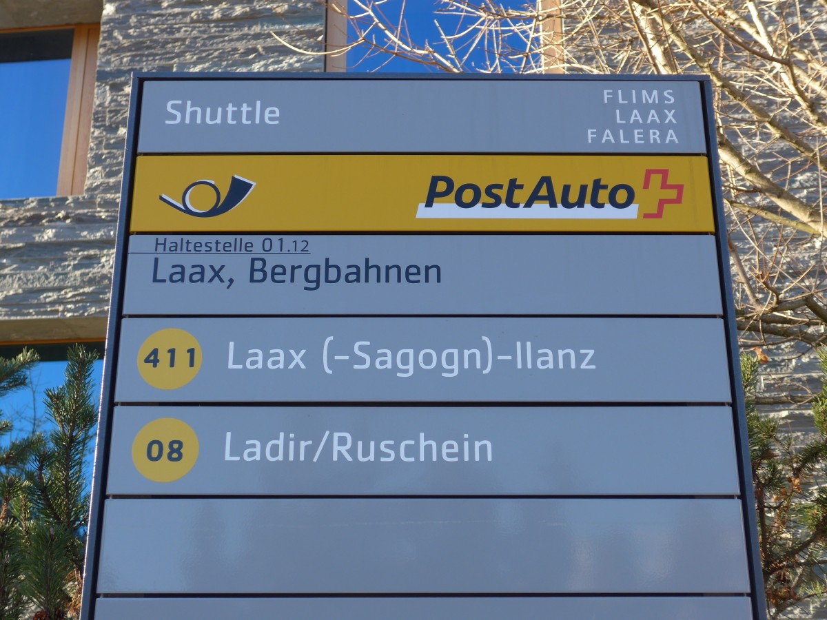 (167'961) - PostAuto-Haltestelle - Laax, Bergbahnen - am 26. Dezember 2015