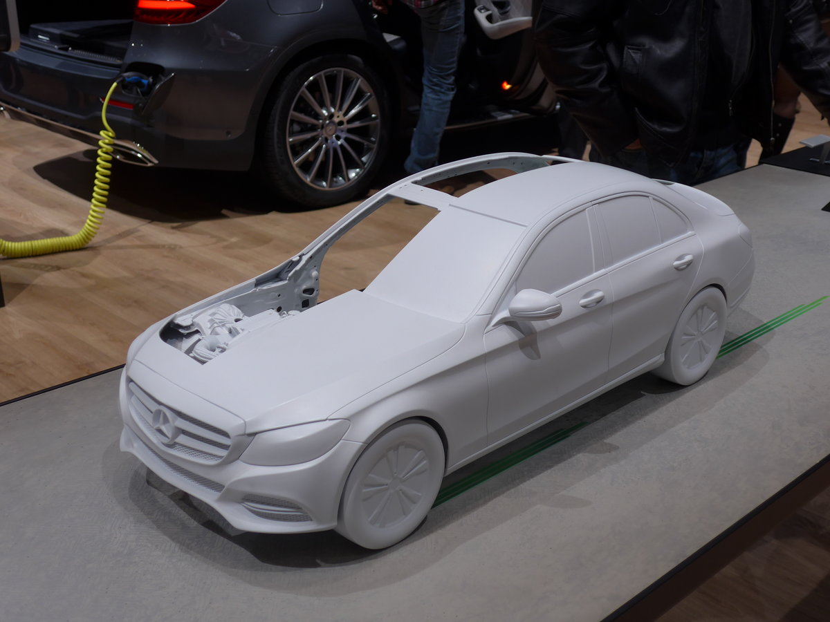 (169'169) - Mercedes-Model am 7. Mrz 2016 im Autosalon Genf