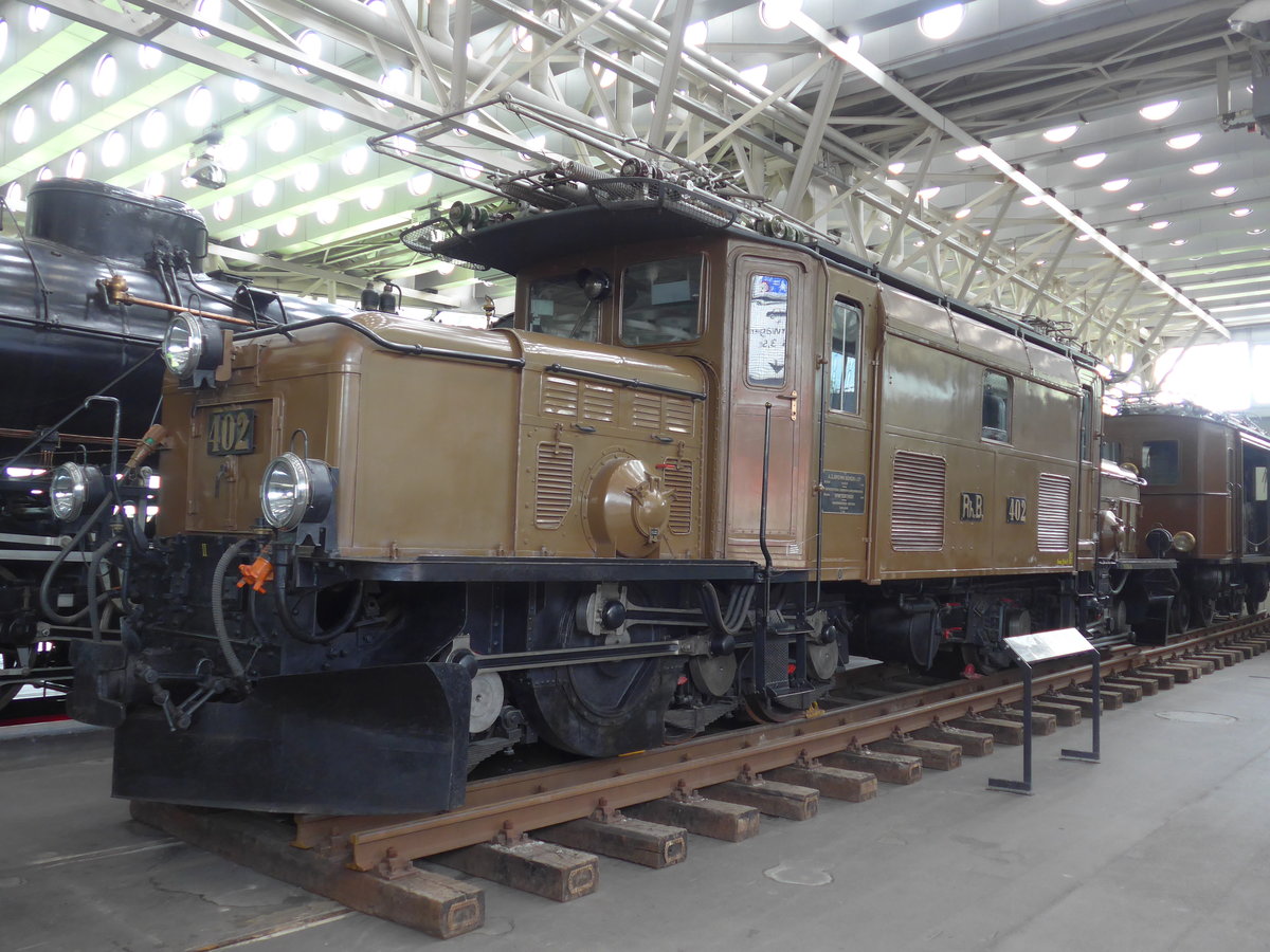(171'320) - RhB-Lokomotive - Nr. 402 - am 22. Mai 2016 in Luzern, Verkehrshaus