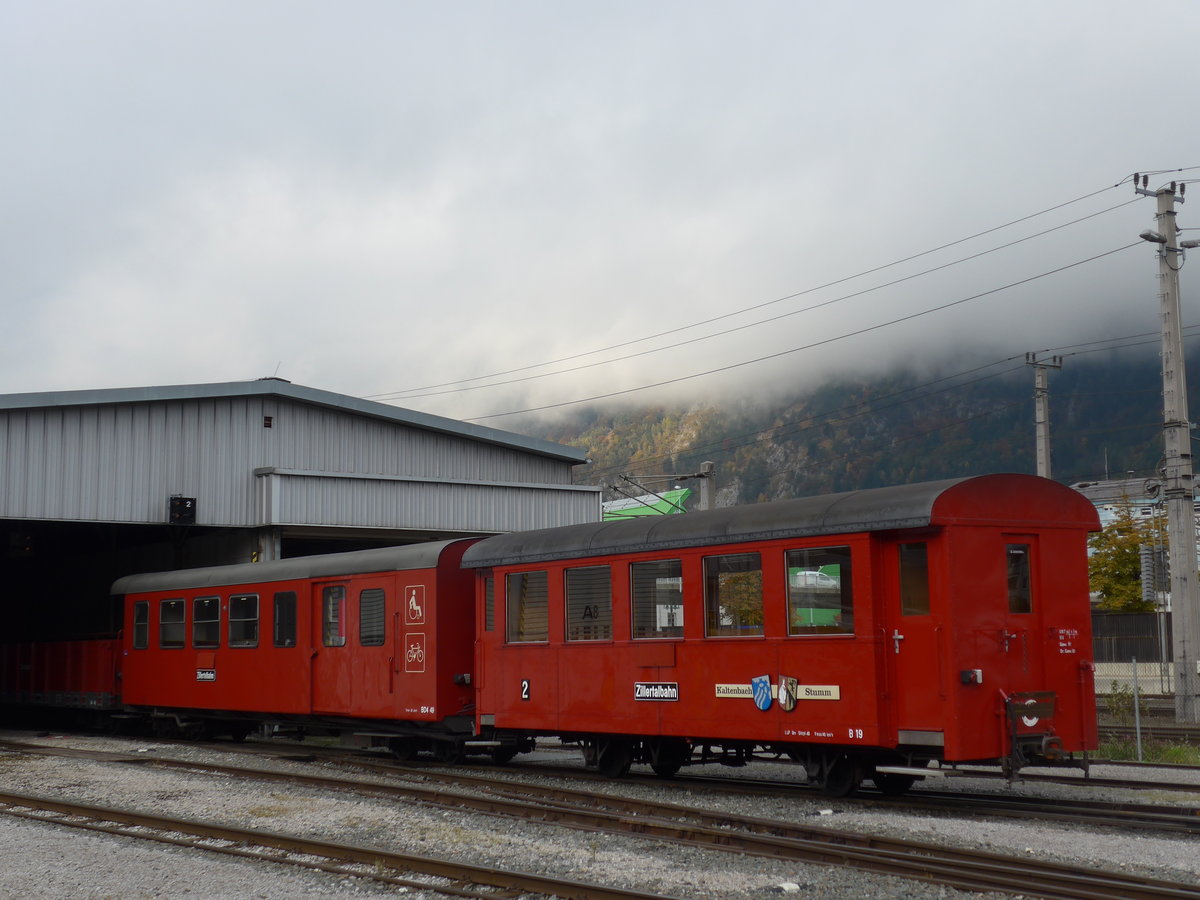 (176'107) - Zillertalbahn - Nr. B19 - am 21. Oktober 2016 im Bahnhof Jenbach