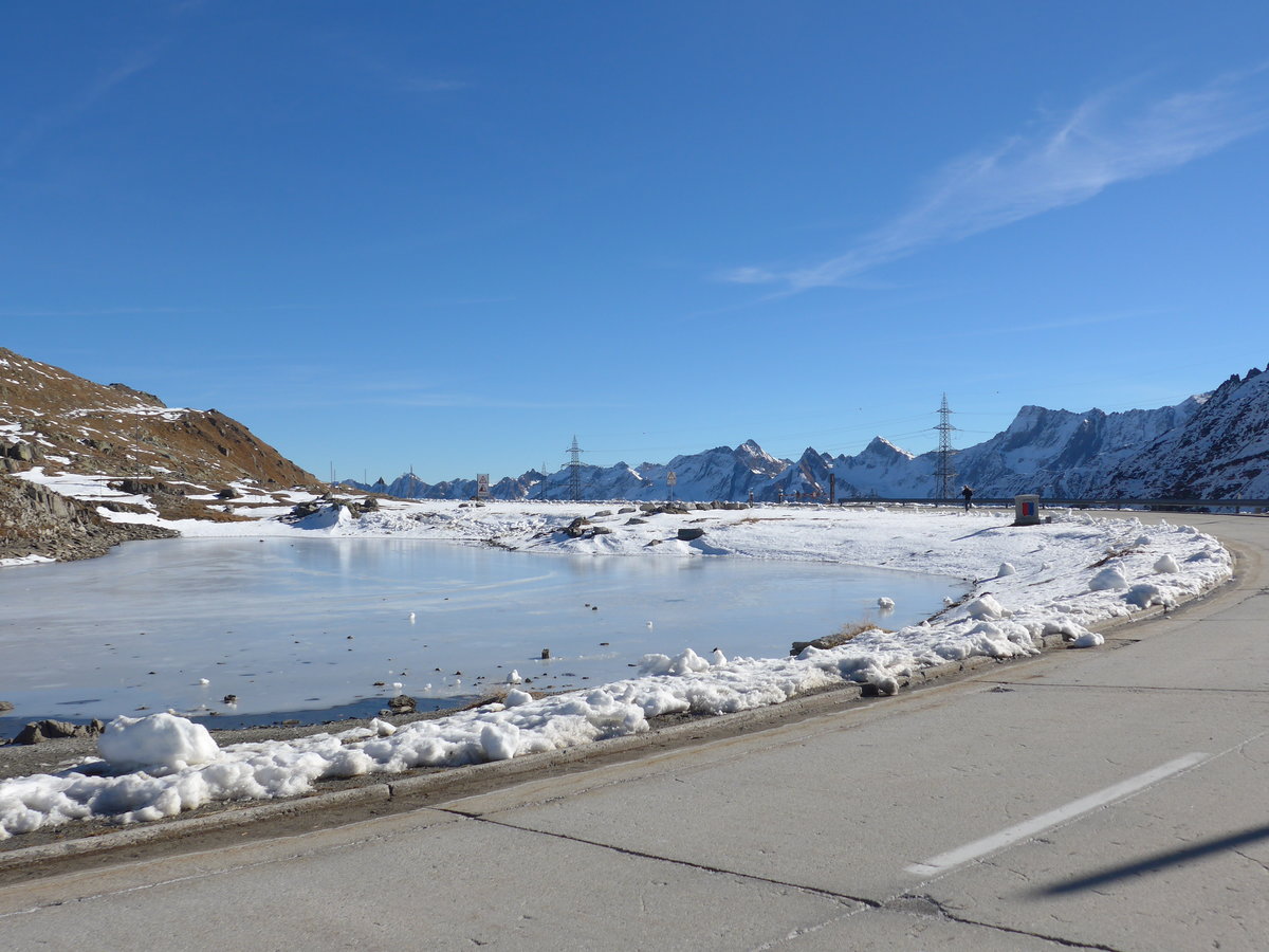 (176'386) - Eis und Schnee am 30. Oktober 2016 auf dem Nufenenpass