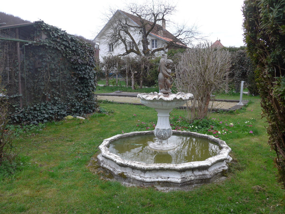 (179'293) - Brunnen beim Htel de la Gare am 1. April 2017 in Vendlincourt